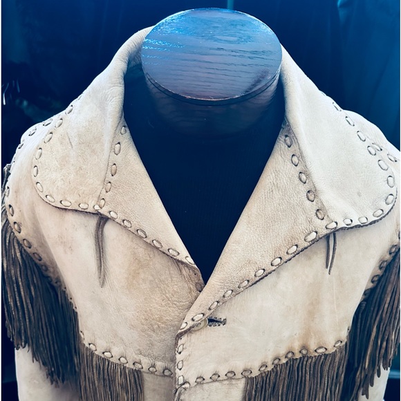 Wow 🤩 Vintage Wilderness Wayne Western Fringe Jacket - Hand Engraved/Signed - Picture 3 of 13